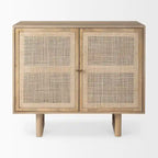 Armoire d'appoint en bois massif brun clair avec portes en rotin