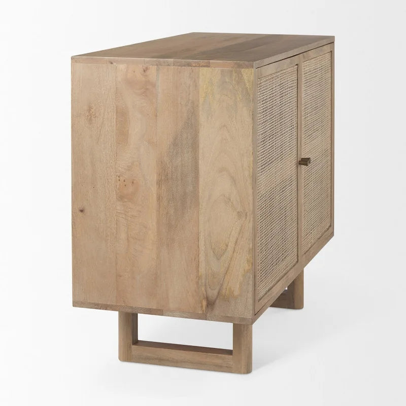Armoire d'appoint en bois massif brun clair avec portes en rotin
