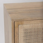 Armoire d'appoint en bois massif brun clair avec portes en rotin