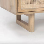 Armoire d'appoint en bois massif brun clair avec portes en rotin