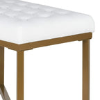 Banc à cadre métallique avec assise tapissée en velours capitonné, blanc et or